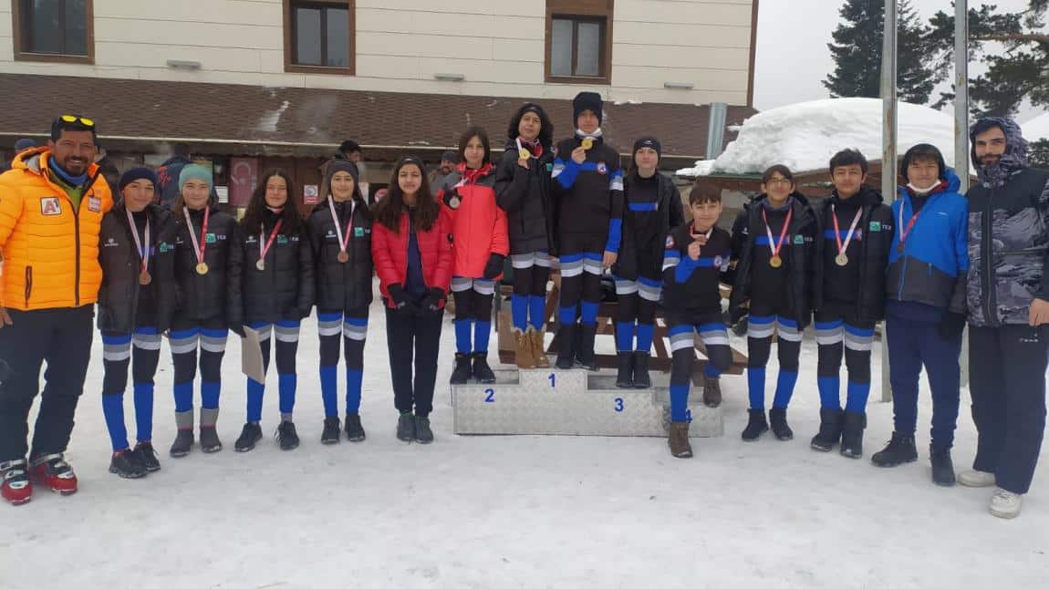 2021 – 2022 Eğitim – Öğretim Yılı Okul Spor Faaliyetleri Kayaklı Koşu yarışmalarında büyük başarı.